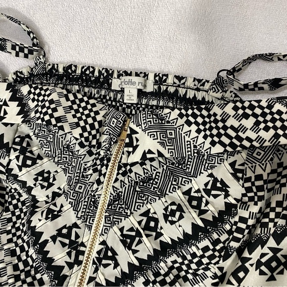 Charlotte Russe Geometric Aztec Black and White Dress Size Large - Picture 5 of 7